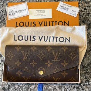 100% Authentic PF. Sarah NM3 MNG Wallet